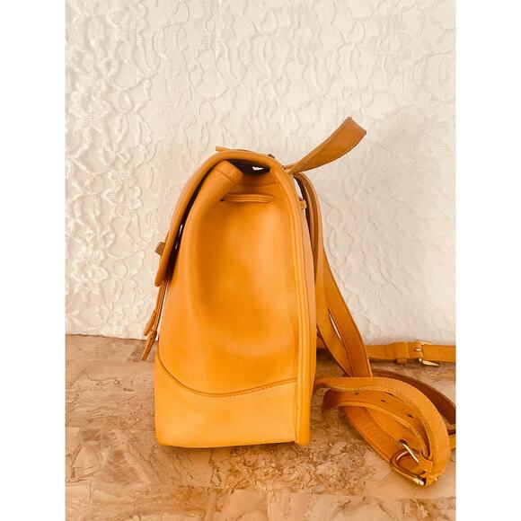 Vintage Coach daypack/backpack mini bag in mustard glovetanned leather 9960 - Picture 4 of 9